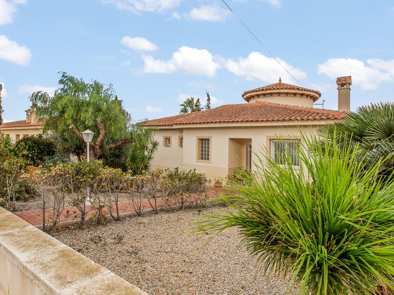 Villa for Sale in Algorfa, Alicante 42