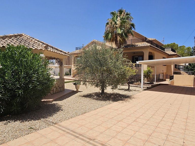 Villa for Sale in Inland Pinar De Campoverde, Alicante 4