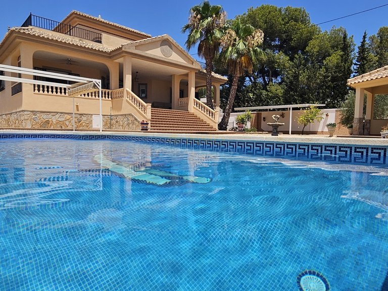 Villa for Sale in Inland Pinar De Campoverde, Alicante 2