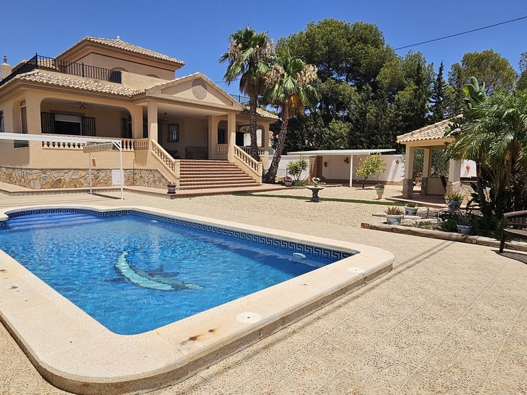 Villa for Sale in Inland Pinar De Campoverde, Alicante 1