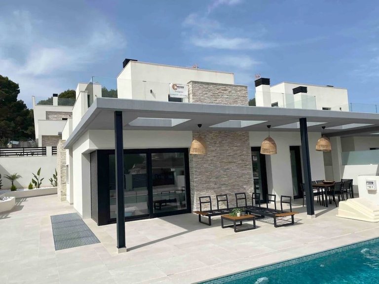 Villa for Sale in Costa Blanca Los Balcones, Alicante 1