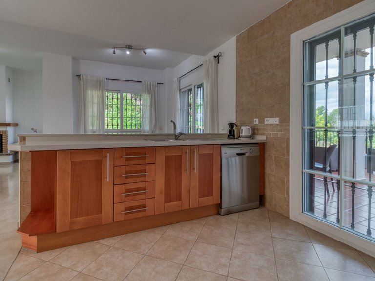 Villa for Sale in Lauro Golf, Malaga 11