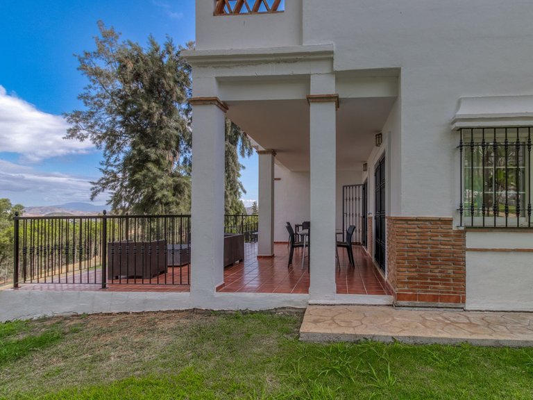 Villa for Sale in Lauro Golf, Malaga 16
