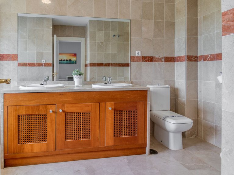 Villa for Sale in Lauro Golf, Malaga 19