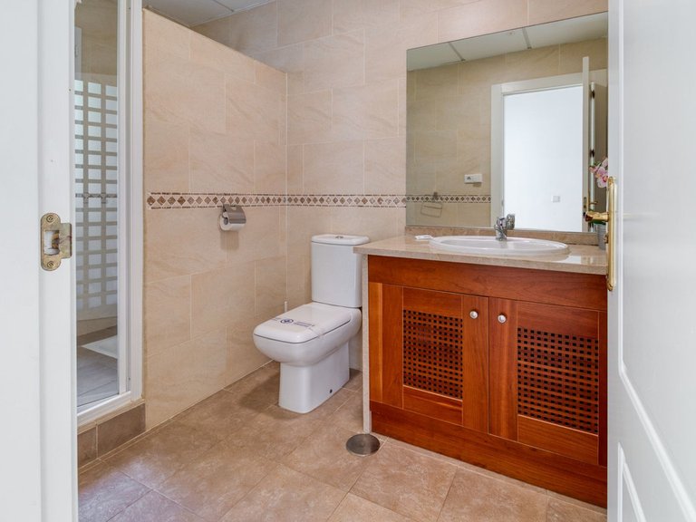 Villa for Sale in Lauro Golf, Malaga 25