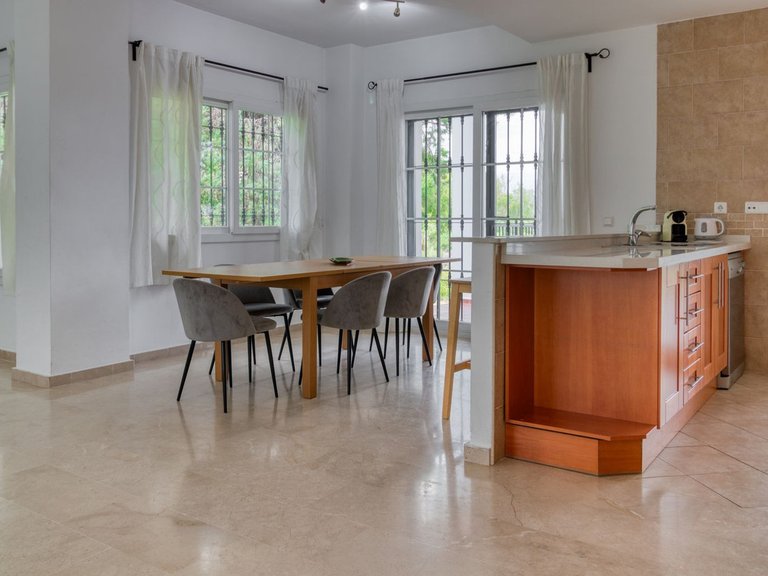 Villa for Sale in Lauro Golf, Malaga 7