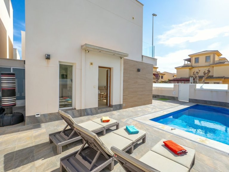 Villa for Sale in Pilar De La Horadada, Alicante 20