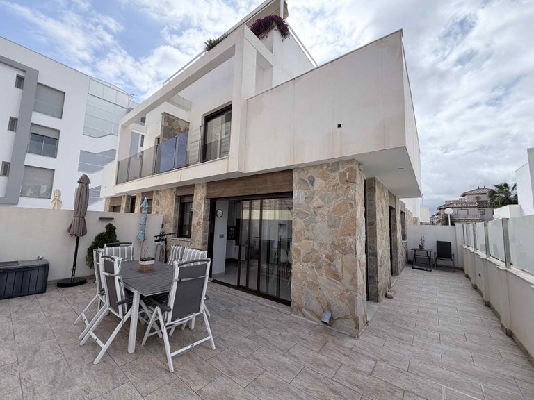 Town House for Sale in Costa Blanca Cabo Roig, Alicante 2