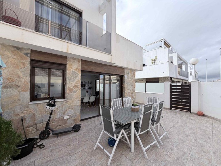 Town House for Sale in Costa Blanca Cabo Roig, Alicante 3