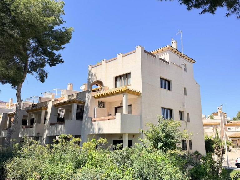 Penthouse for Sale in Inland Las Ramblas Golf, Alicante 1