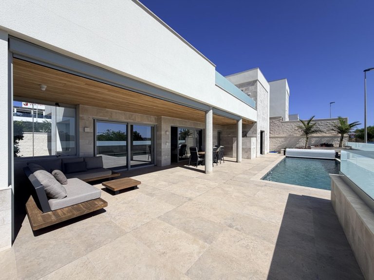 Villa for Sale in Costa Blanca Benijofar, Alicante 1