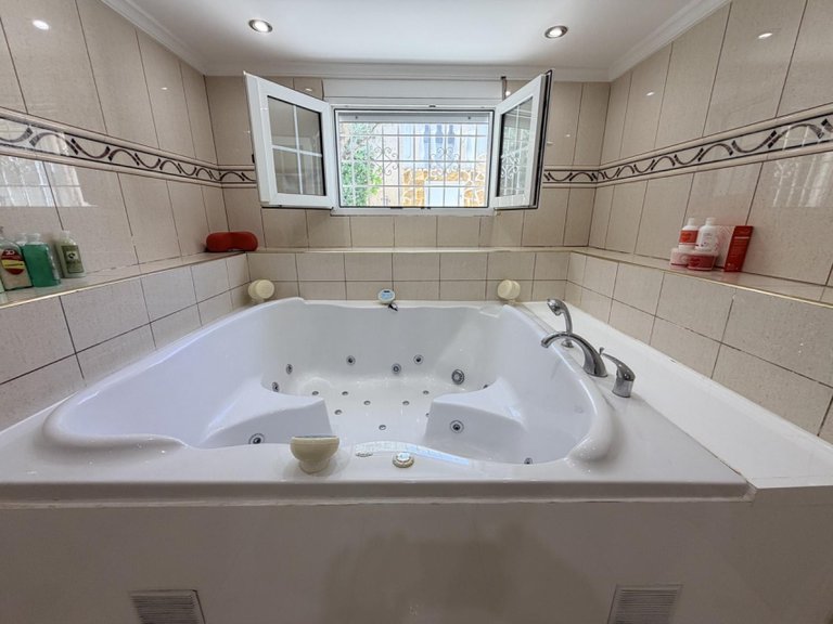 Villa for Sale in Costa Blanca Torrevieja, Alicante 27