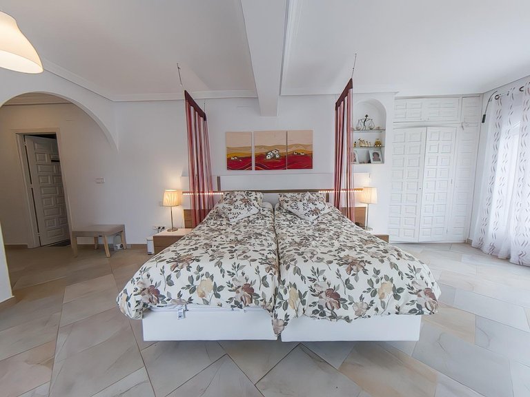 Villa for Sale in Costa Blanca Torrevieja, Alicante 42