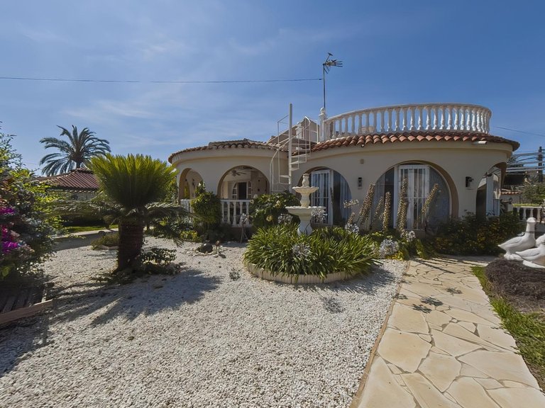 Villa for Sale in Costa Blanca Torrevieja, Alicante 1