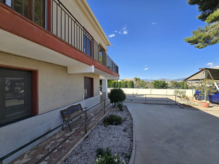 Villa for Sale in Monovar, Alicante 38