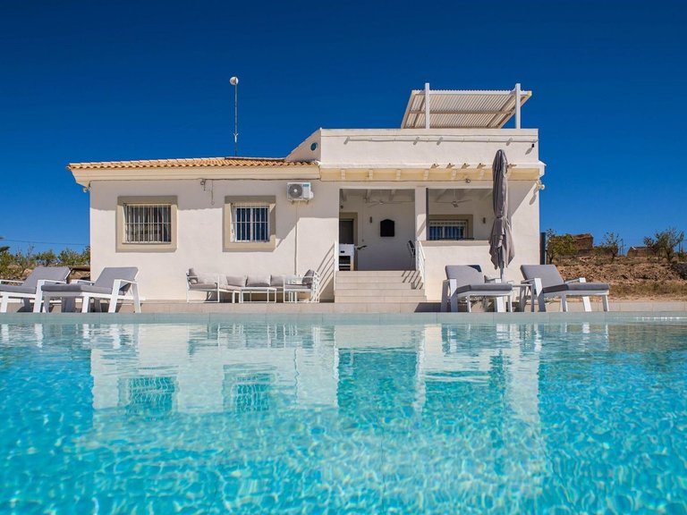 Villa for Sale in Pinoso, Alicante 4