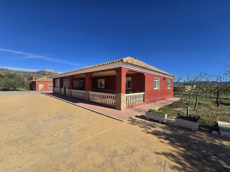 Villa for Sale in Sax, Alicante 1