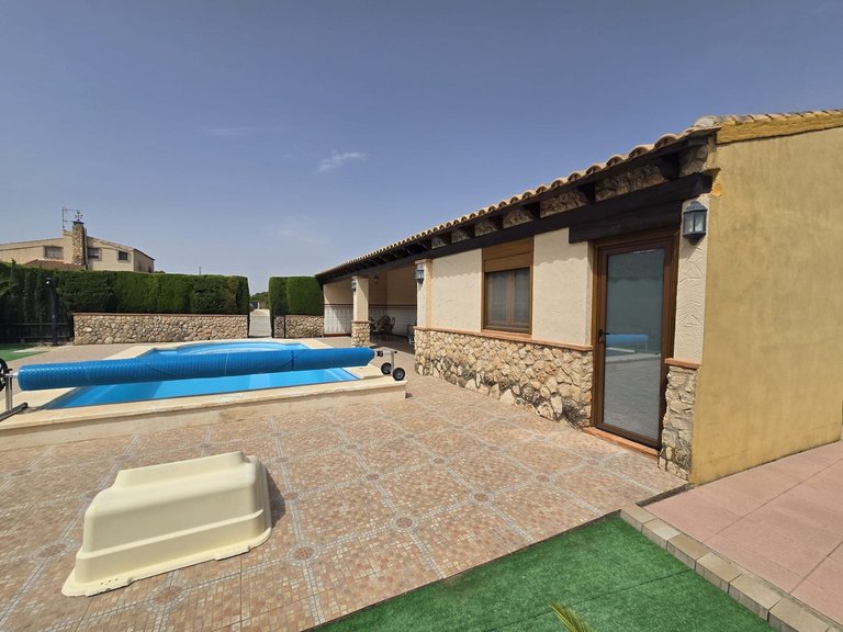 Villa for Sale in Villena, Alicante 38