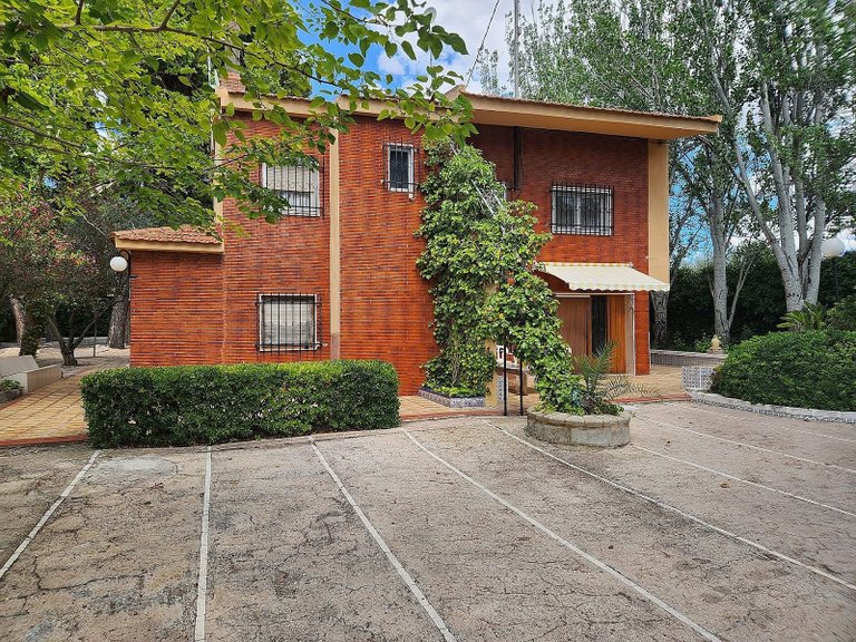Villa for Sale in Sax, Alicante 1