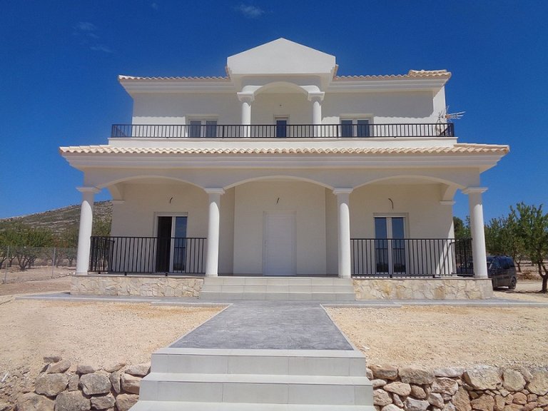 Villa for Sale in Pinoso, Alicante 2