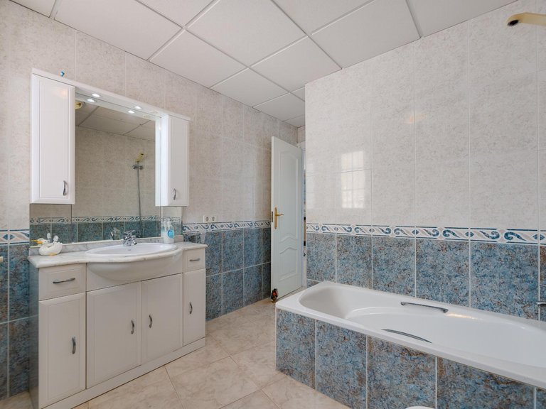 Apartment for Sale in Costa Blanca Torrevieja, Alicante 28