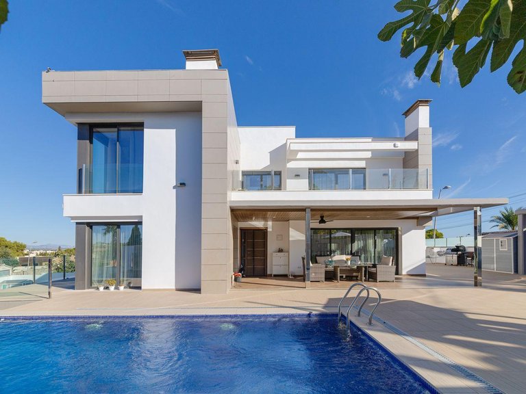 Villa for Sale in Costa Blanca Torrevieja, Alicante 2