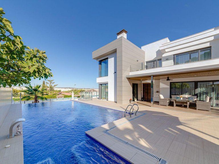 Villa for Sale in Costa Blanca Torrevieja, Alicante 1