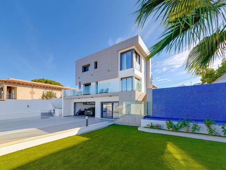 Villa for Sale in Costa Blanca Torrevieja, Alicante 35