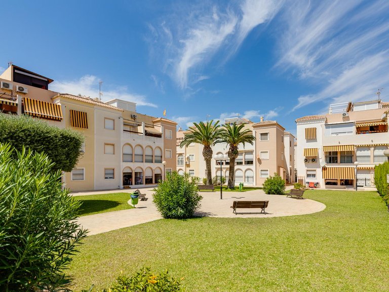 Villa for Sale in Torrevieja, Alicante 28