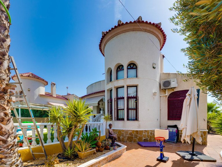 Villa for Sale in La Marina, Alicante 26