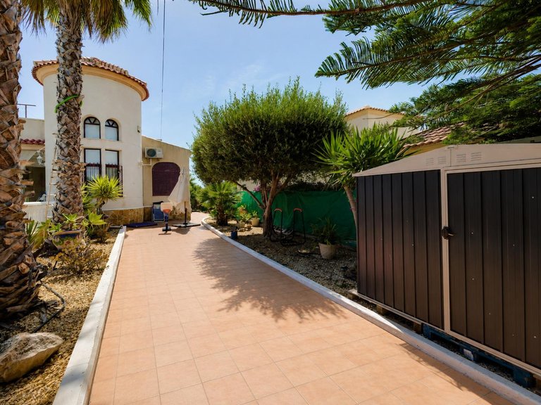 Villa for Sale in La Marina, Alicante 3