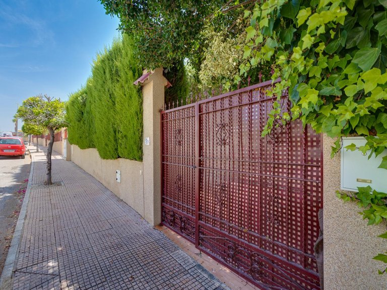 Villa for Sale in La Marina, Alicante 38