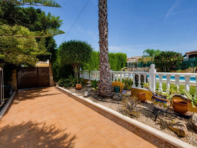 Villa for Sale in La Marina, Alicante 4