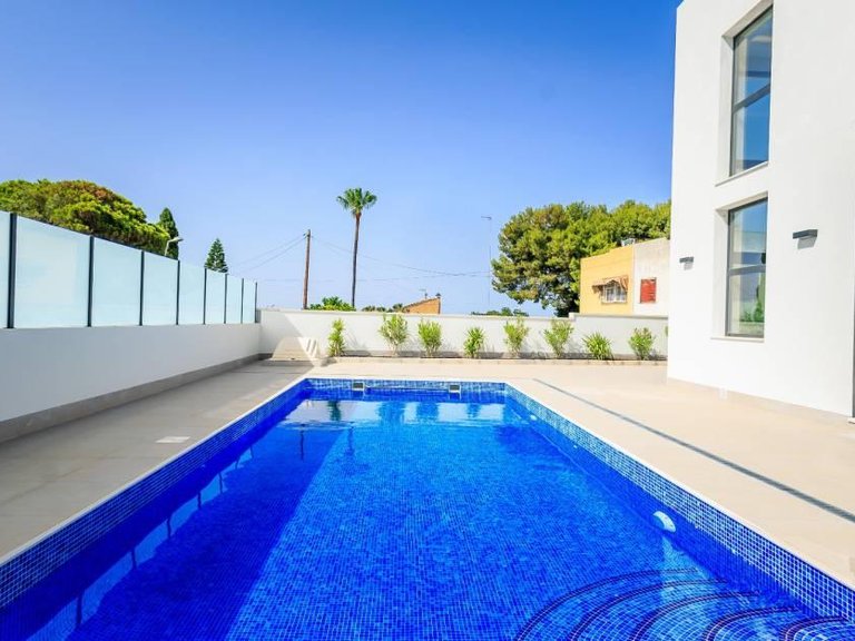 Villa for Sale in Torrevieja, Alicante 4