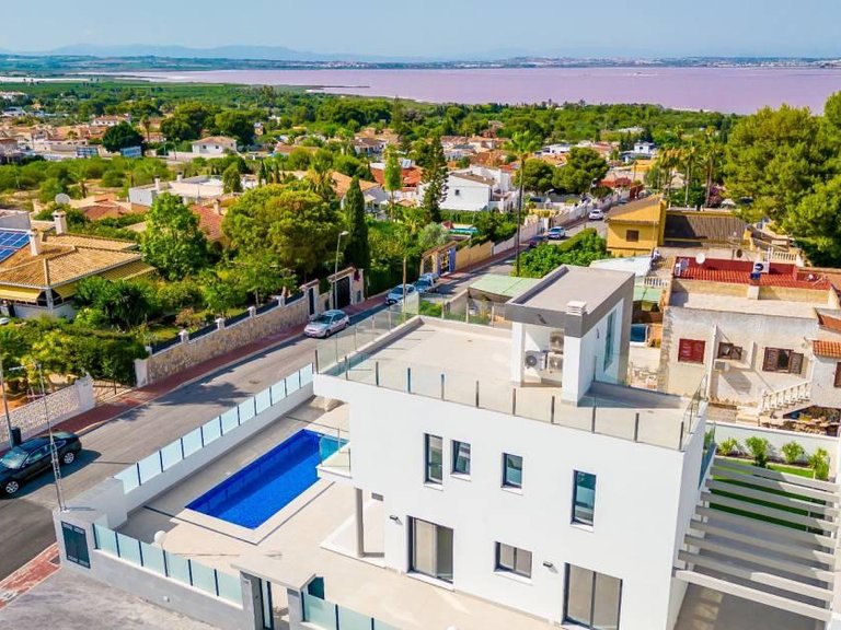Villa for Sale in Torrevieja, Alicante 2