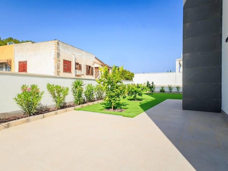 Villa for Sale in Torrevieja, Alicante 5