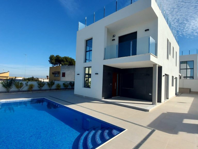 Villa for Sale in Torrevieja, Alicante 30