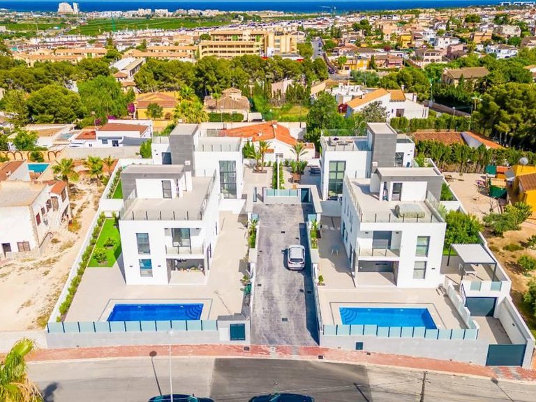 Villa for Sale in Torrevieja, Alicante 1