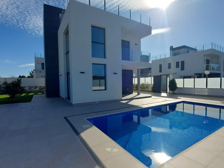 Villa for Sale in Torrevieja, Alicante 16