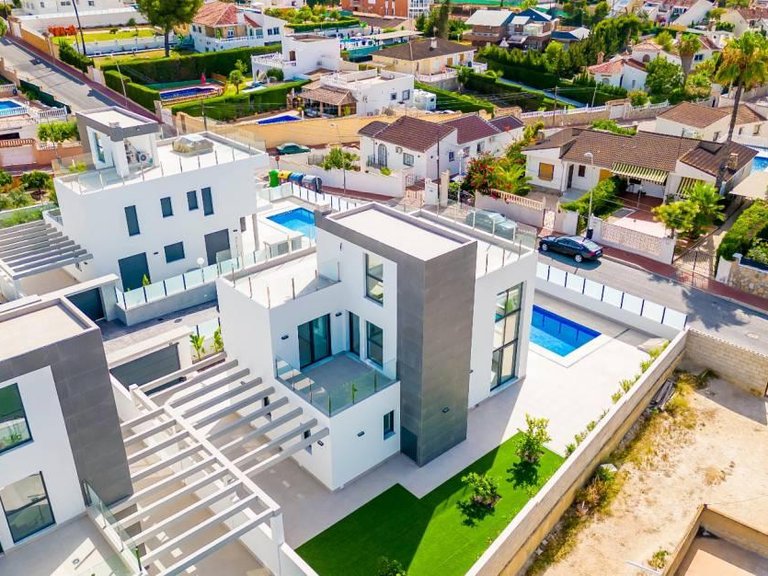 Villa for Sale in Torrevieja, Alicante 3