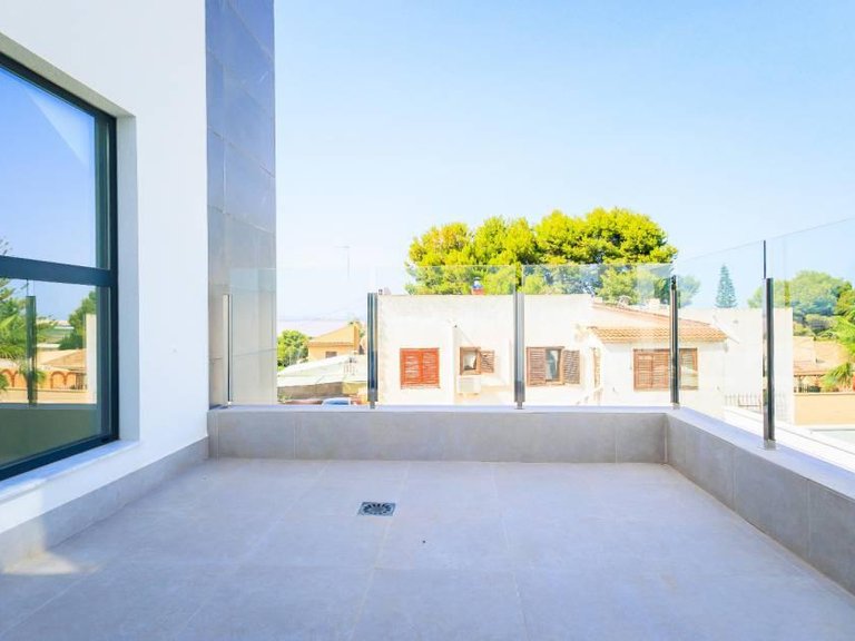 Villa for Sale in Torrevieja, Alicante 9