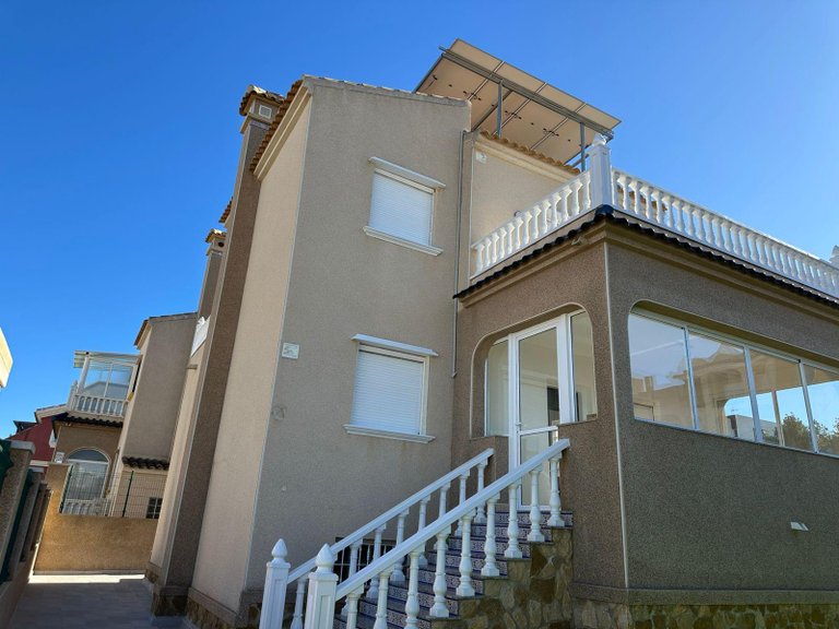 Villa for Sale in Torrevieja, Alicante 31