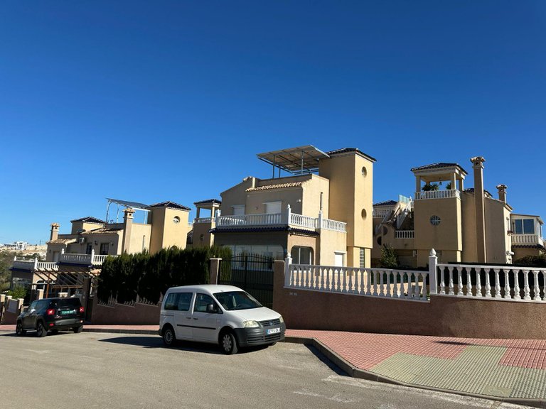 Villa for Sale in Torrevieja, Alicante 2