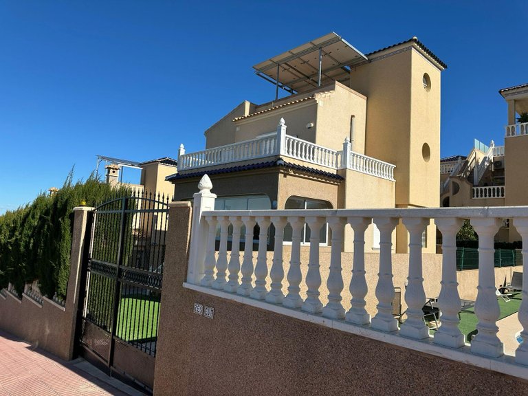 Villa for Sale in Torrevieja, Alicante 3