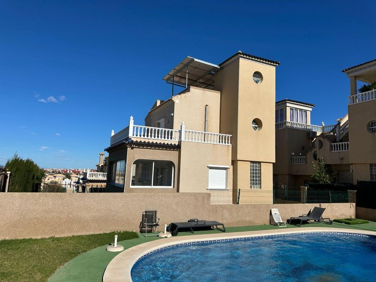 Villa for Sale in Torrevieja, Alicante 1