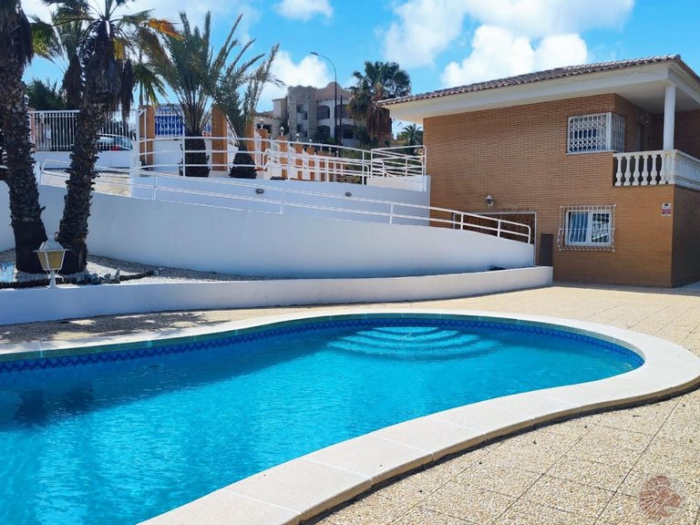 Villa for Rent in El Campello, Alicante 1