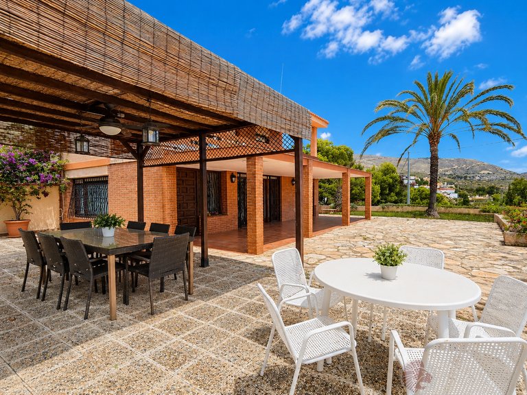 Villa for Sale in El Campello, Alicante 1