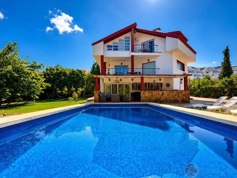 Villa for Sale in Mutxamel, Alicante 2