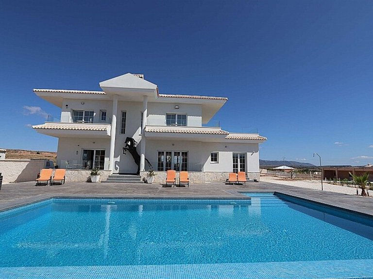 Villa for Sale in Pinoso, Alicante, 1