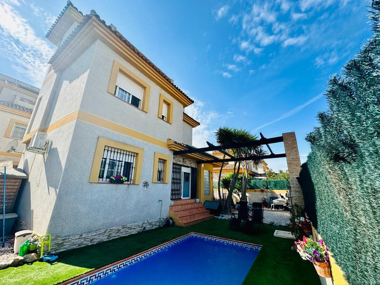 Villa for Sale in Los Montesinos, Alicante, 1